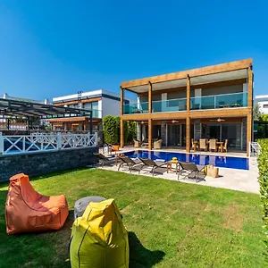 Deluxe Emilie With Private Swimming Pool Villa